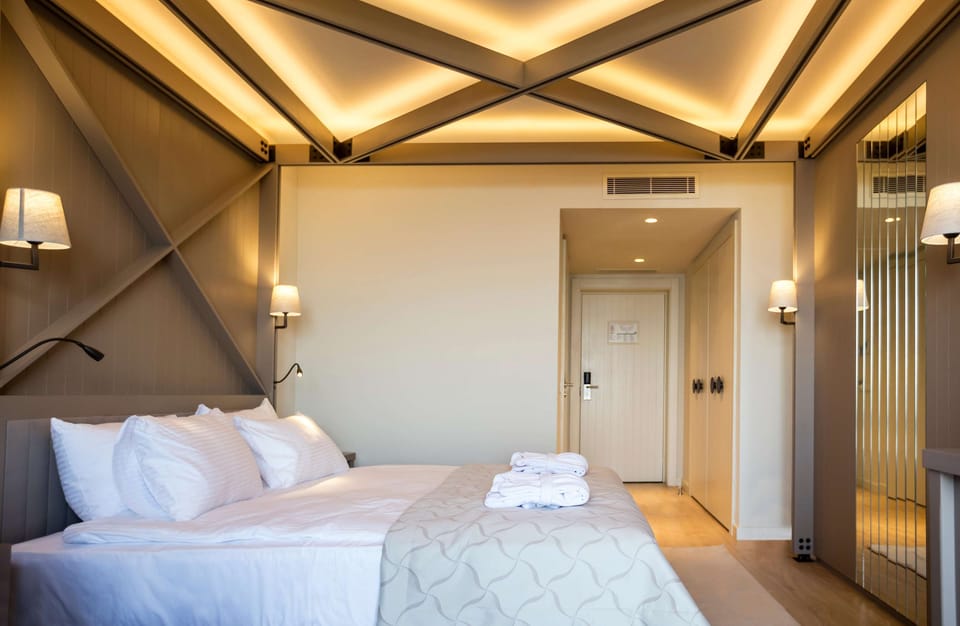 Hypo-allergenic bedding available, minibar (free items), in-room safe