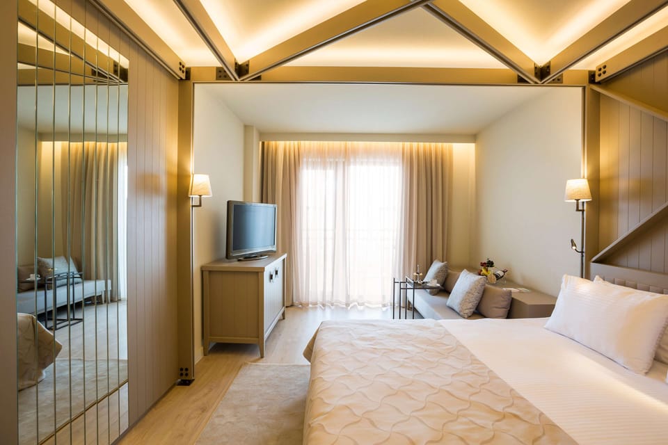 Hypo-allergenic bedding available, minibar (free items), in-room safe