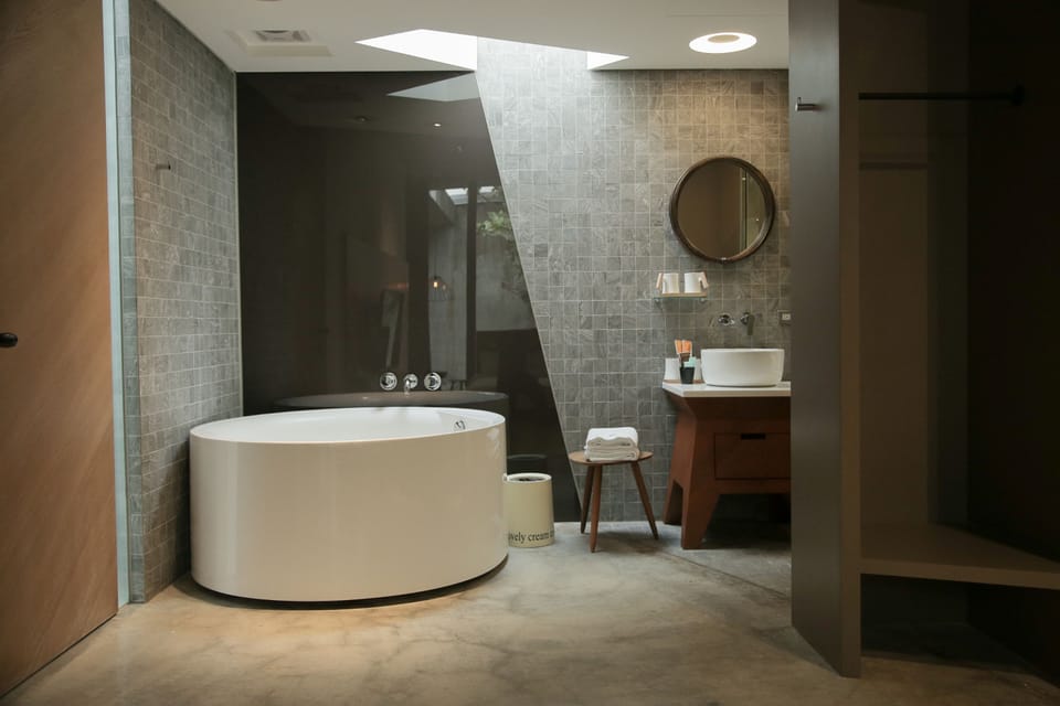 Villa, Courtyard View | Bathroom | Separate tub and shower, free toiletries, hair dryer, slippers