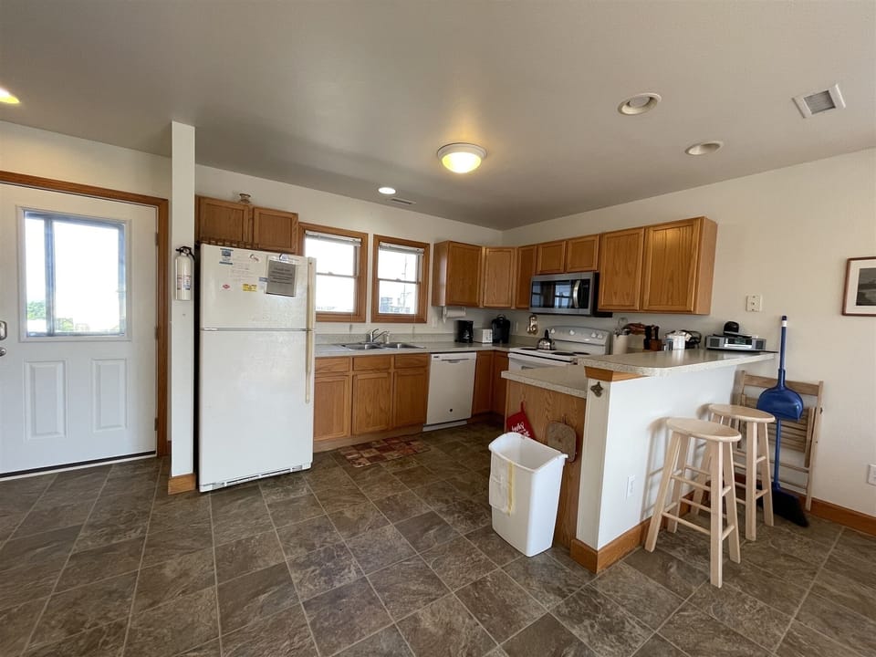 Cottage, 3 Bedrooms | Private kitchen | Fridge, coffee/tea maker