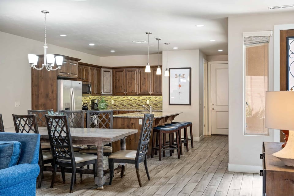 Townhome, 5 Bedrooms | Dining