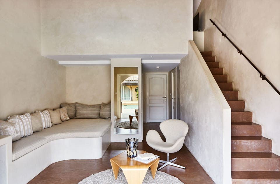 Luxury Room | Living area | 55-inch flat-screen TV with satellite channels, Netflix