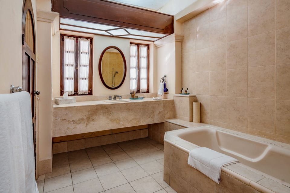 Premium Room | Soundproofing, WiFi (free), bed sheets
