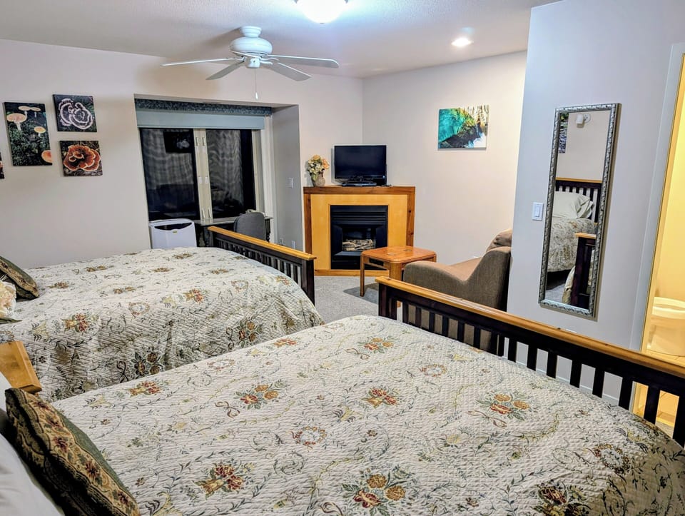 Superior Quadruple Room | Premium bedding, down comforters, pillowtop beds, individually decorated