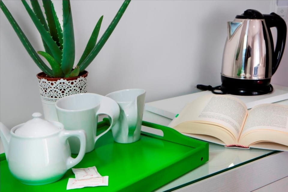 Coffee/tea maker, electric kettle