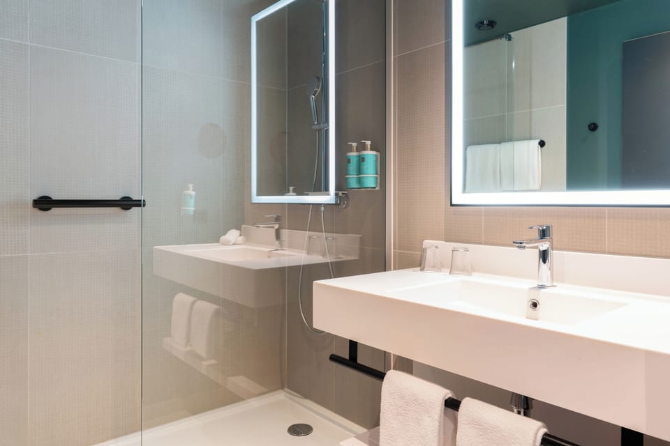 Superior Room, 1 Queen Bed with Sofa bed | Bathroom | Separate tub and shower, eco-friendly toiletries, hair dryer, towels