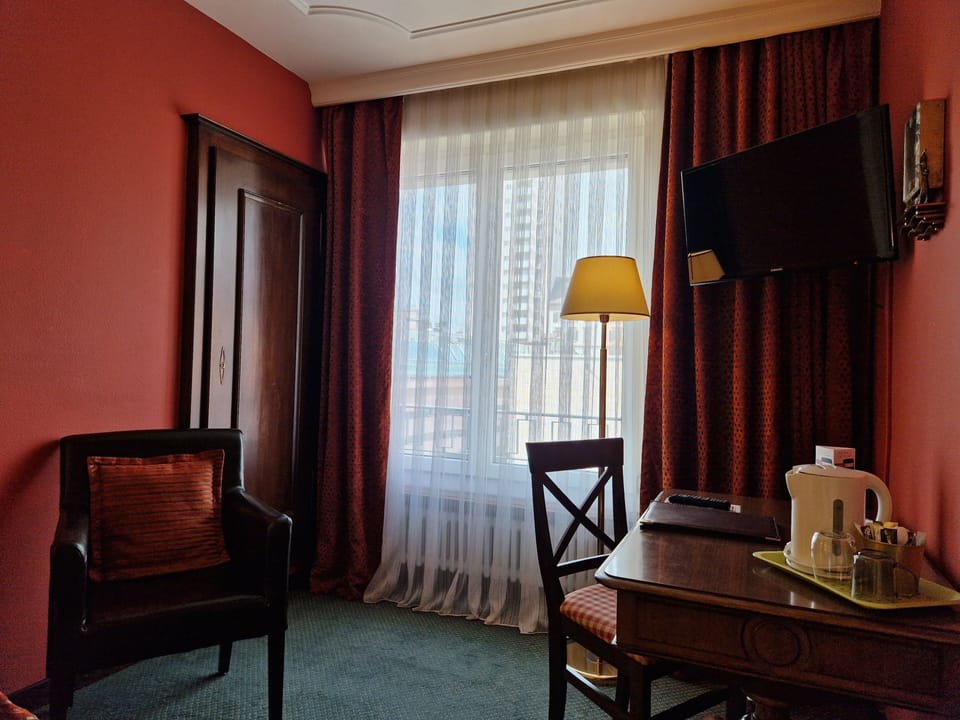 Standard Single Room | Down comforters, in-room safe, desk, blackout drapes