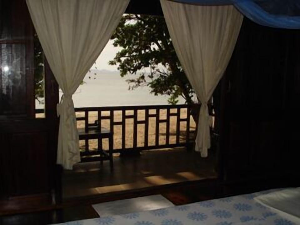Deluxe Bungalow (Beachfront) | Balcony