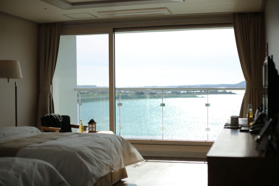 Standard Twin Room, Sea View | Desk, soundproofing, free WiFi, bed sheets