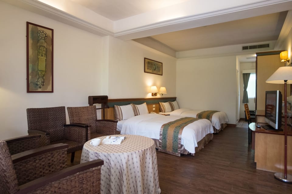 Family Room | Down comforters, in-room safe, bed sheets