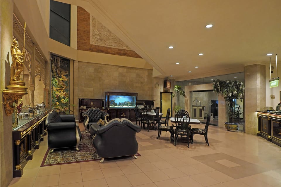 Lobby lounge
