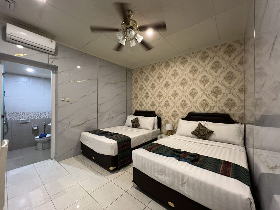 Deluxe Room | Desk, free WiFi, bed sheets
