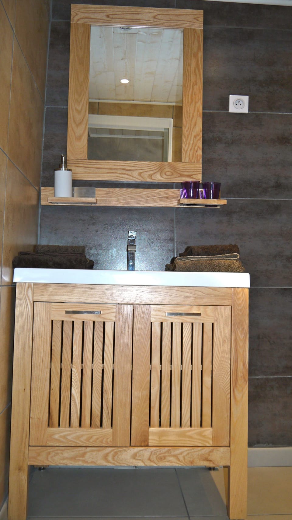 Room, 1 Double Bed, Partial Sea View, Sea Facing | Bathroom sink