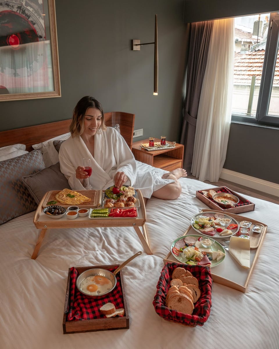 Deluxe Studio Suite | Premium bedding, in-room safe, desk, laptop workspace