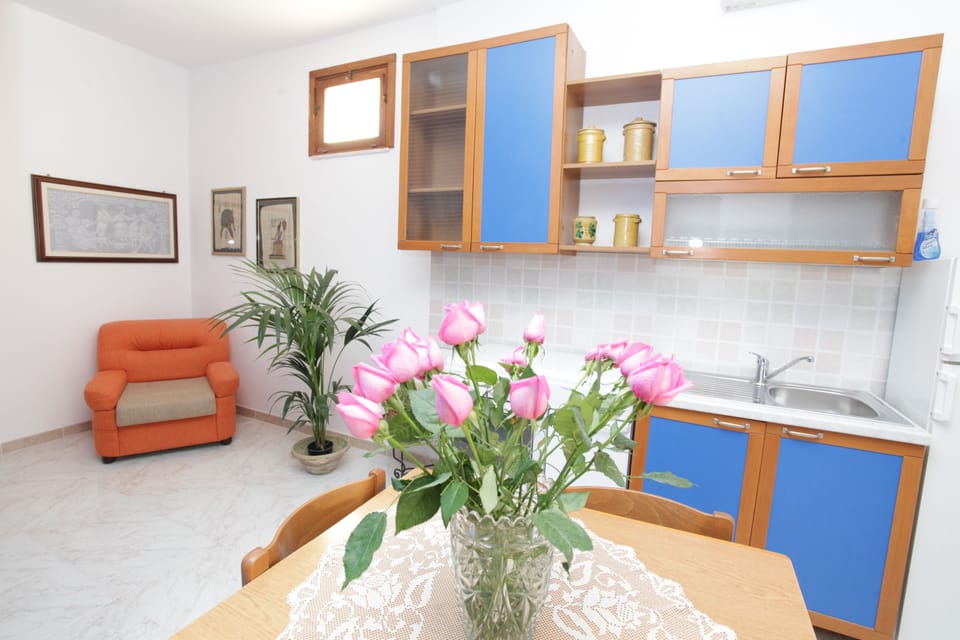 Family Room, 2 Bedrooms, City View | Private kitchen | Full-size fridge, stovetop, cookware/dishes/utensils