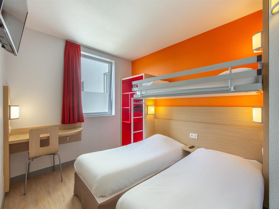 Standard Room, 3 Twin Beds | Premium bedding, desk, soundproofing, iron/ironing board