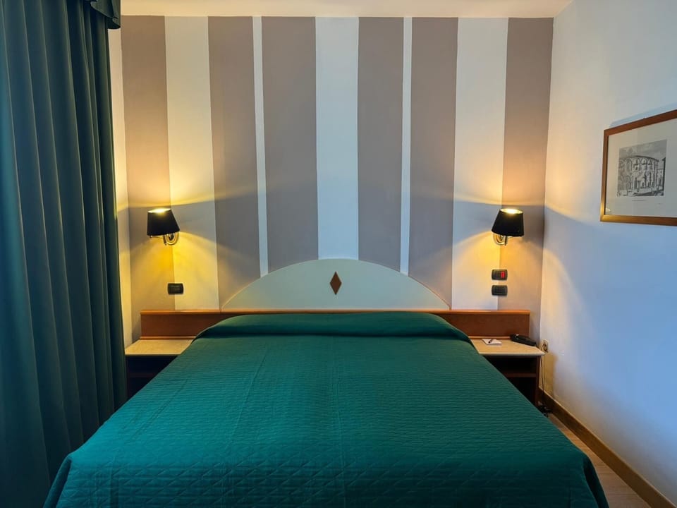 Standard Double Room | In-room safe, desk, blackout drapes, soundproofing