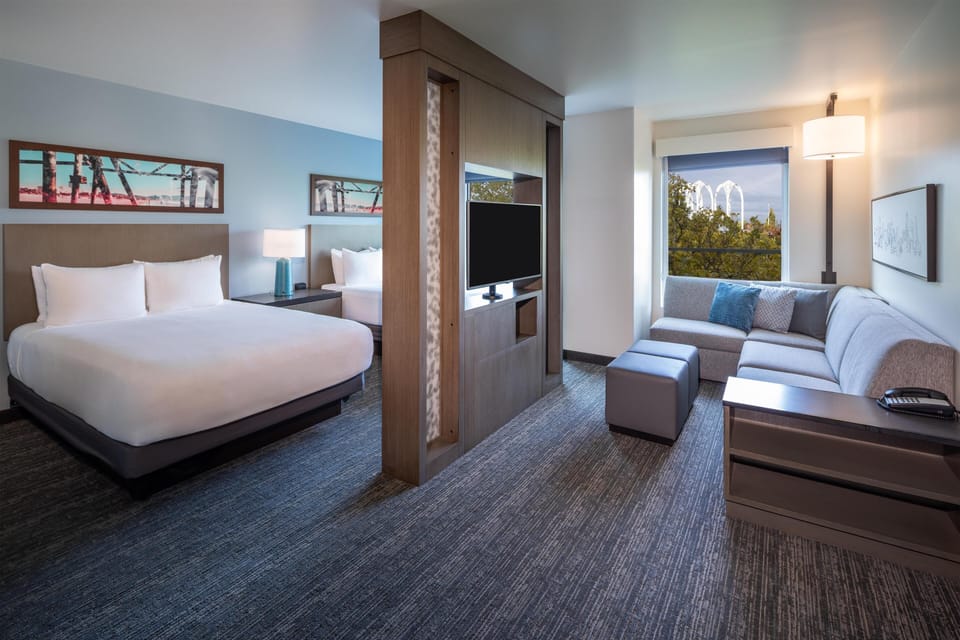 Studio, Multiple Beds (Space Needle View) | In-room safe, desk, blackout drapes, iron/ironing board