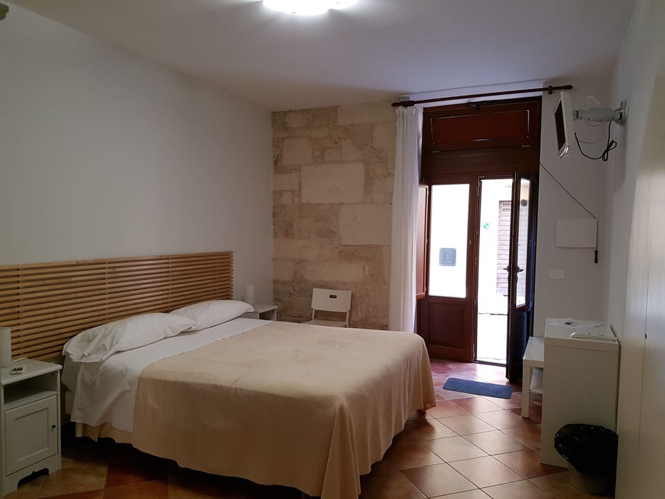 Comfort Double or Twin Room, 1 Bedroom | Minibar, desk, blackout drapes, rollaway beds