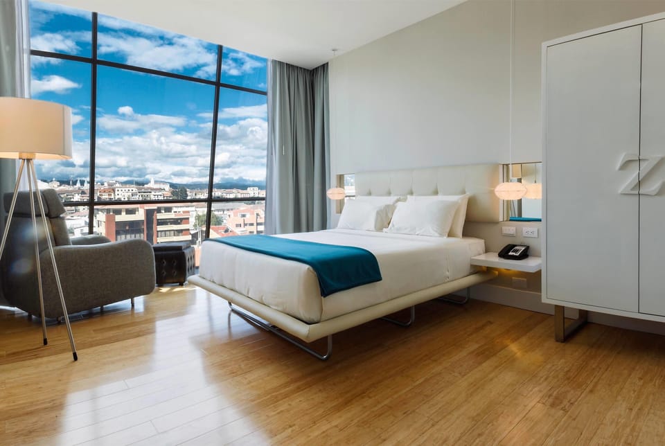 Deluxe Room, 1 Queen Bed, Non Smoking | Egyptian cotton sheets, premium bedding, in-room safe, desk