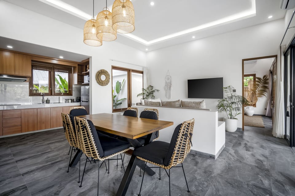 Deluxe Villa, 2 Bedrooms, Private Pool, Garden View | Dining room