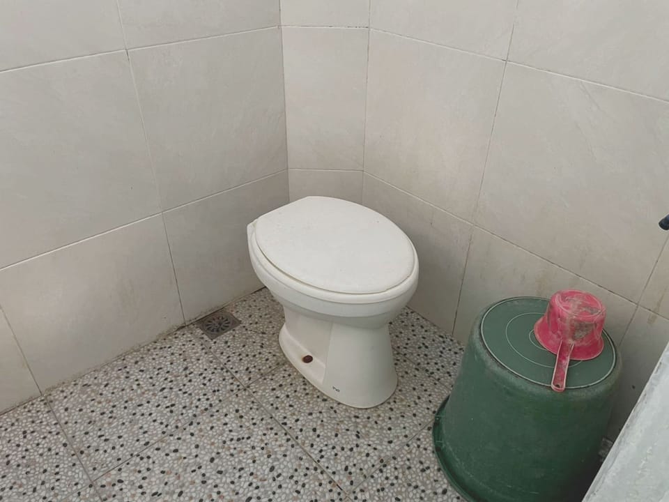 Basic Double Room | Bathroom | Shower