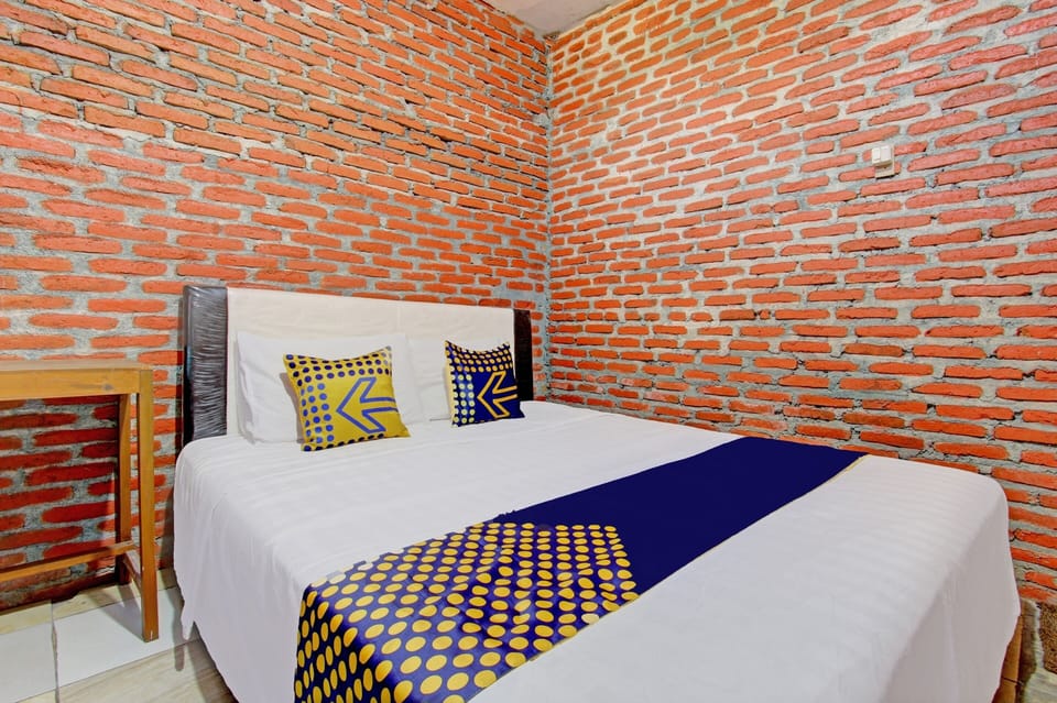 Economy Double Room | Desk, free WiFi, bed sheets