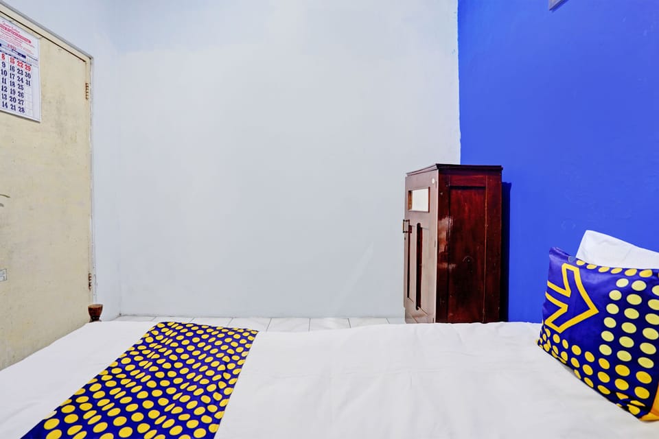 Basic Double Room | Desk, free WiFi, bed sheets