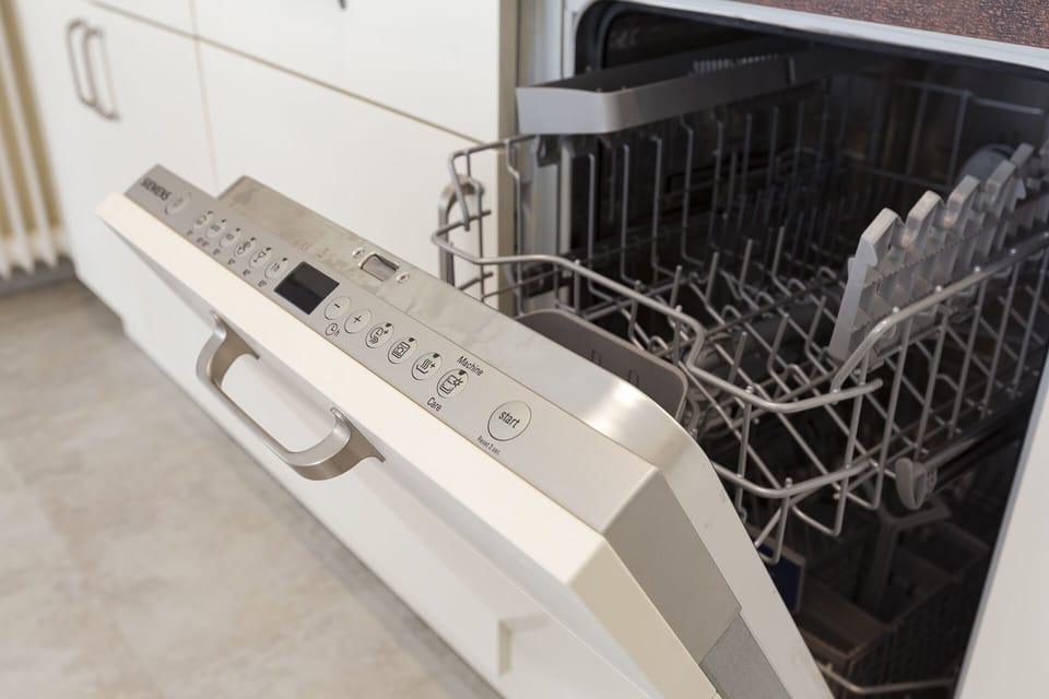 Deluxe Apartment | Private kitchen | Fridge, microwave, oven, stovetop