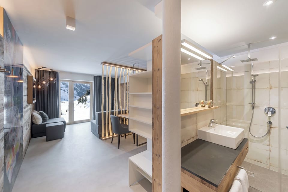 Premium Room | Minibar, desk, soundproofing, free WiFi