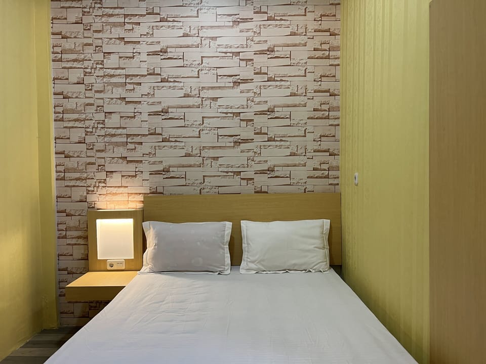 Standard Double Room | Desk, WiFi (free), bed sheets
