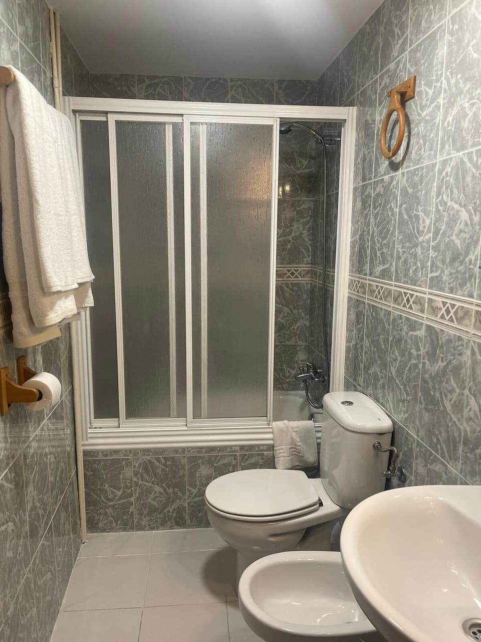 Towels, soap, shampoo, toilet paper