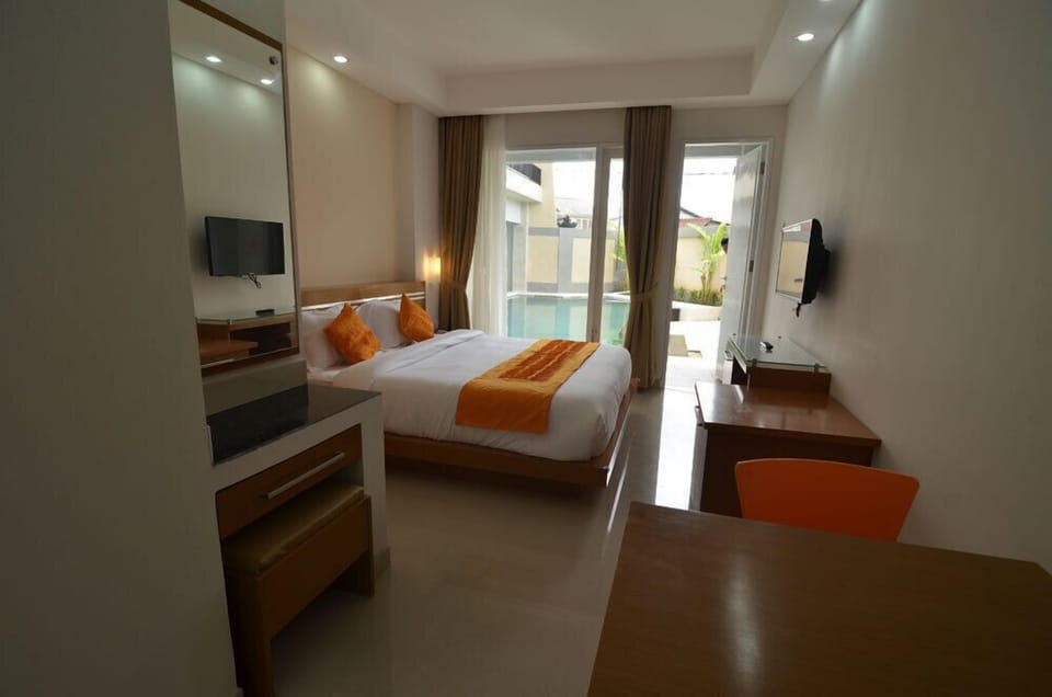 Deluxe Double Room, Pool View | Desk, rollaway beds, free WiFi, bed sheets