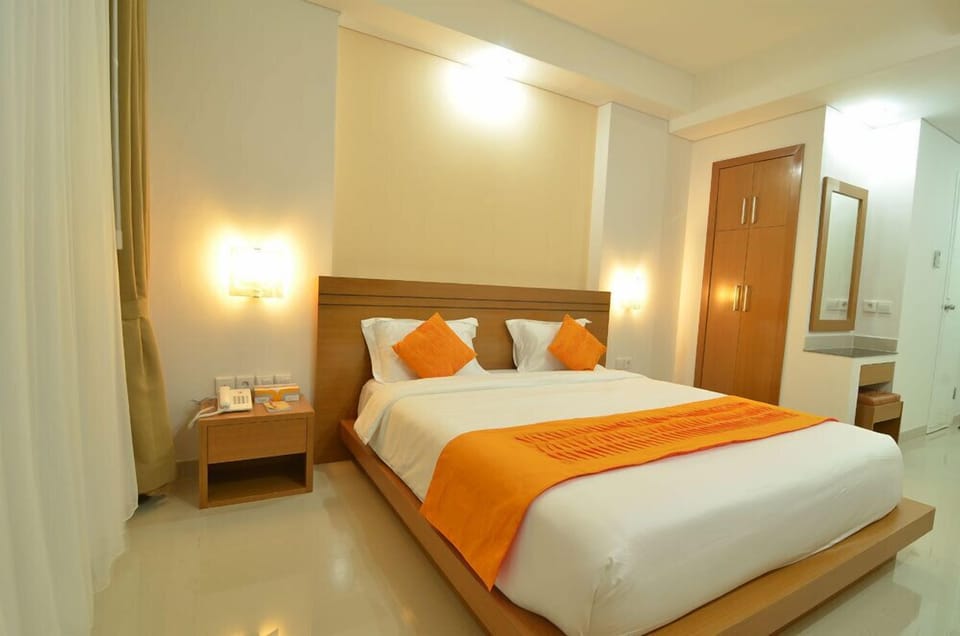 Desk, rollaway beds, free WiFi, bed sheets