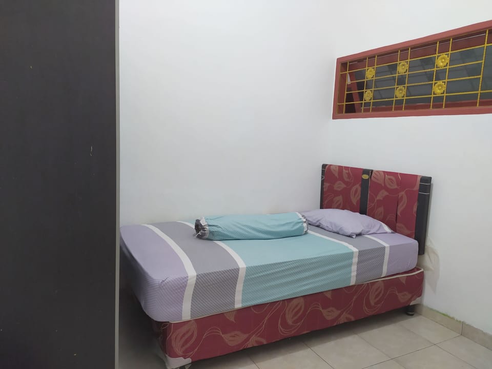 Standard Double Room | Laptop workspace, WiFi (free), bed sheets