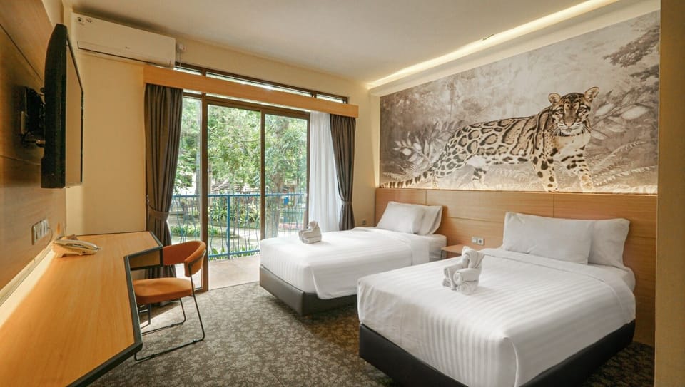 Leopard Executive Twin | Premium bedding, in-room safe, desk, free WiFi