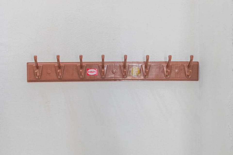 Basic Double Room | Bathroom | Shower, hydromassage showerhead, towels