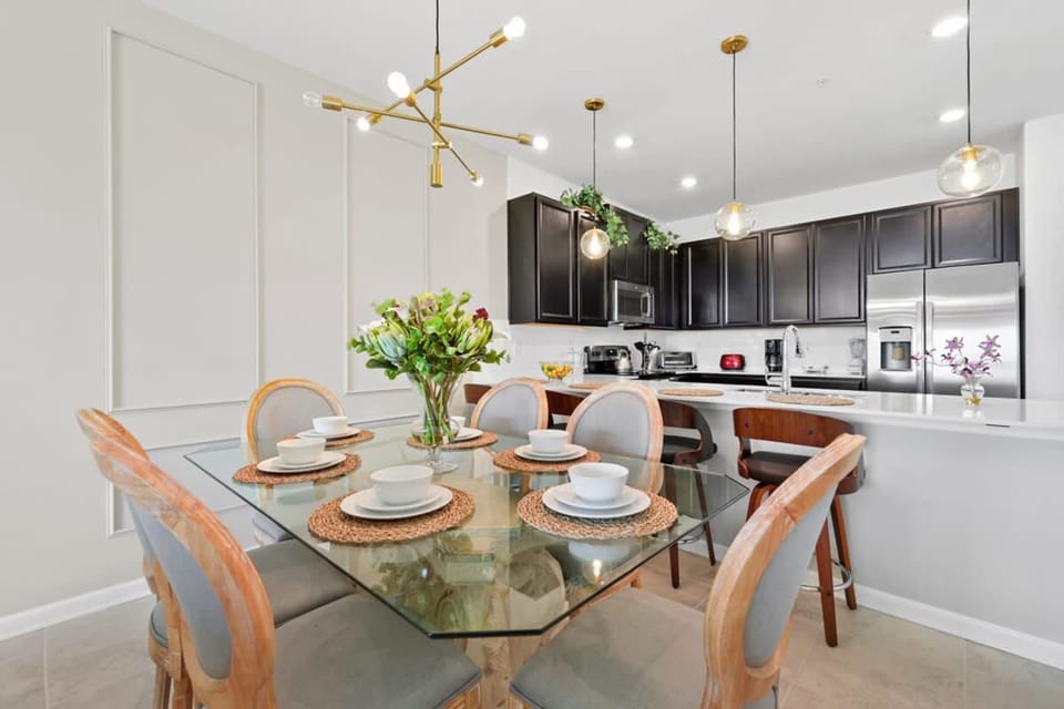 House | 3 bedrooms, desk