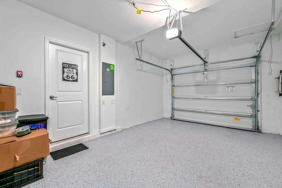 House | 3 bedrooms, desk