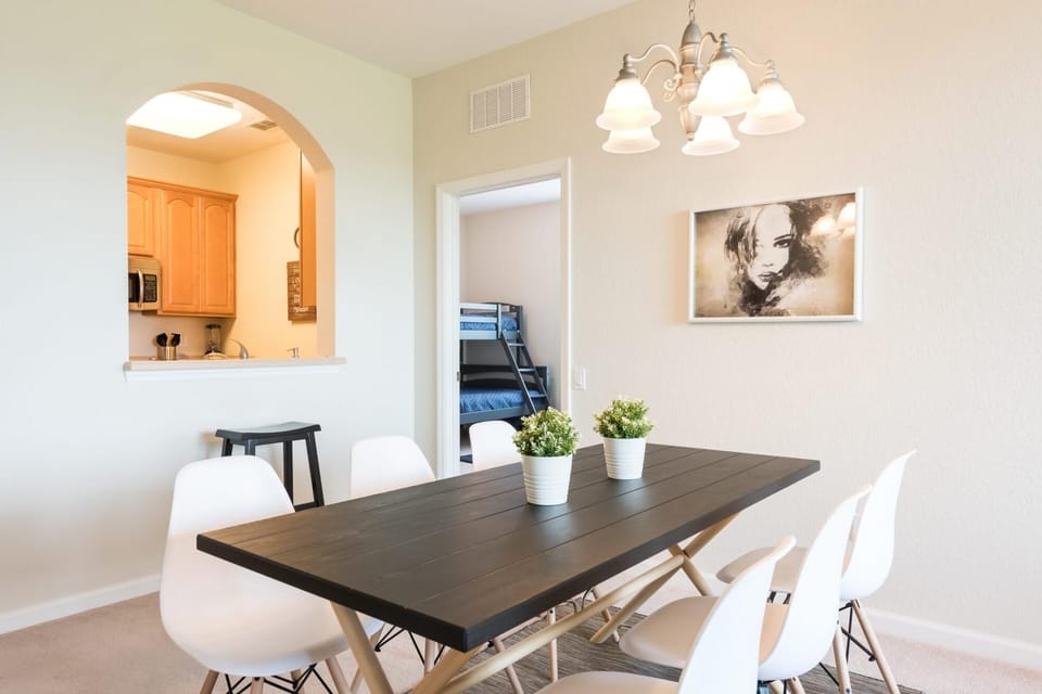 House | 3 bedrooms, desk