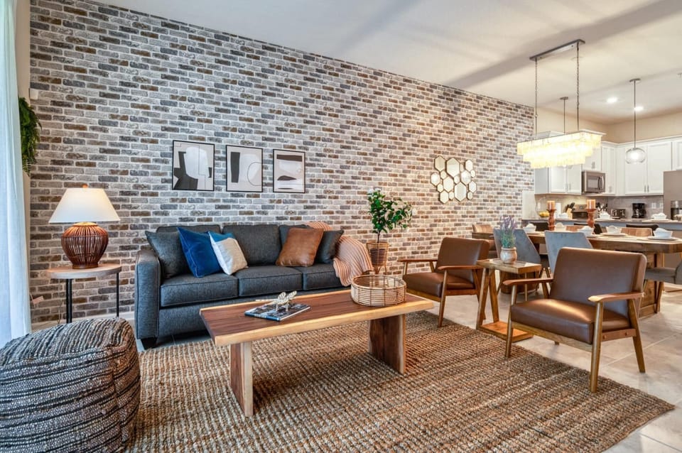 House | 2 bedrooms, desk
