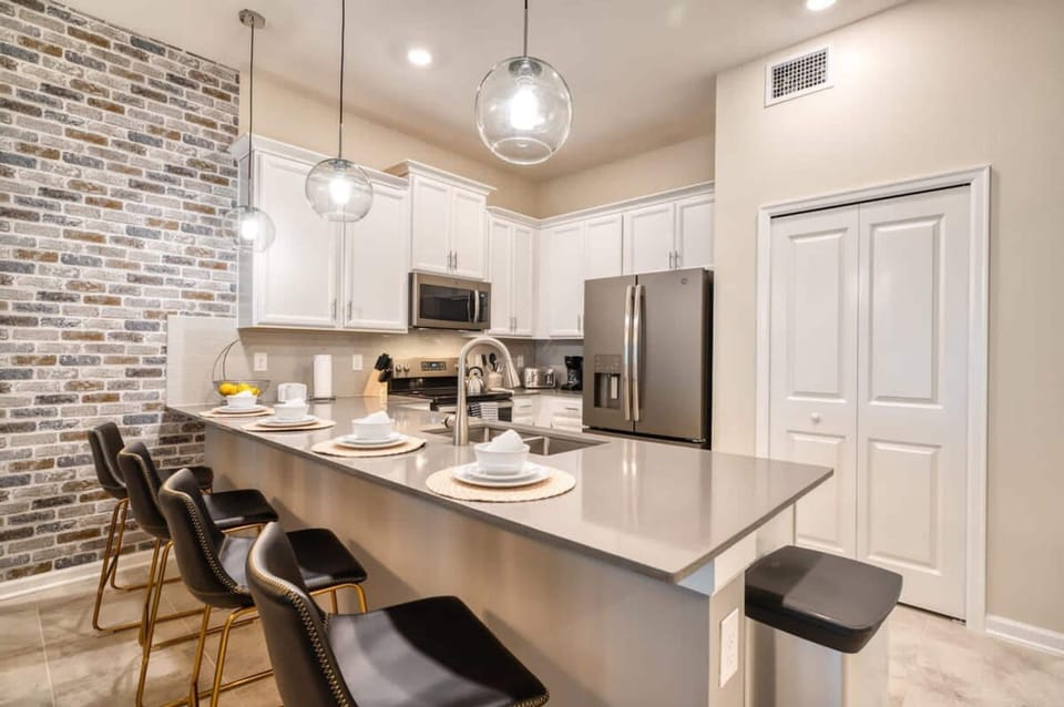 House | 2 bedrooms, desk