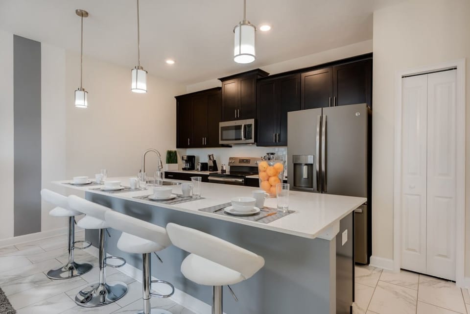 House | 4 bedrooms, desk