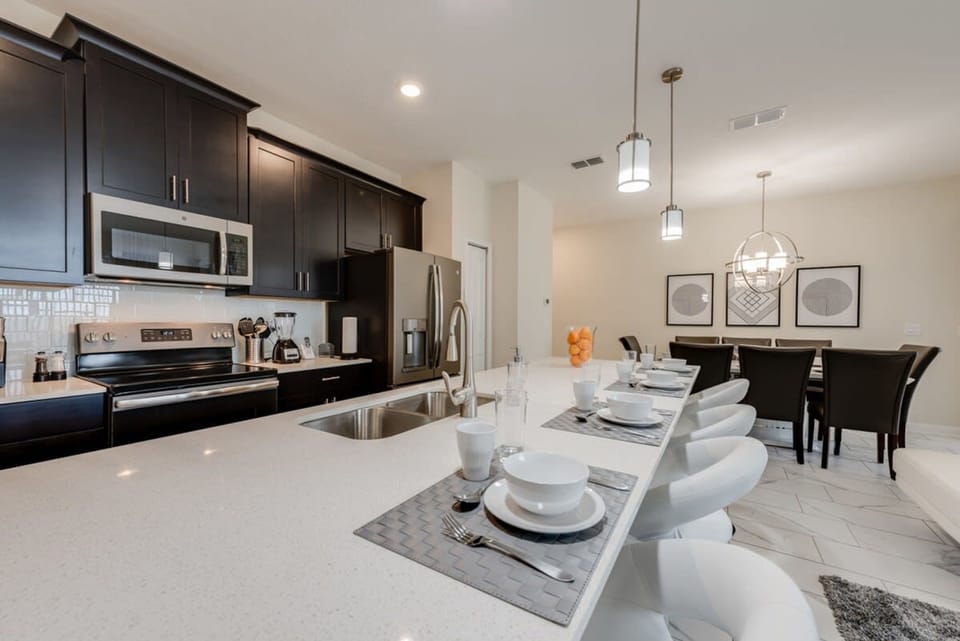 House | 4 bedrooms, desk