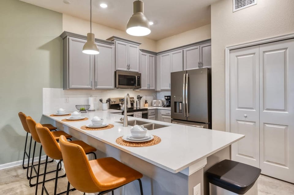 House | 2 bedrooms, desk