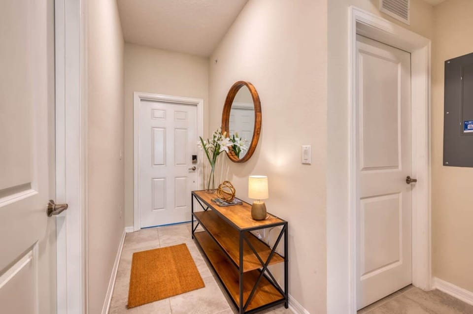 House | 2 bedrooms, desk