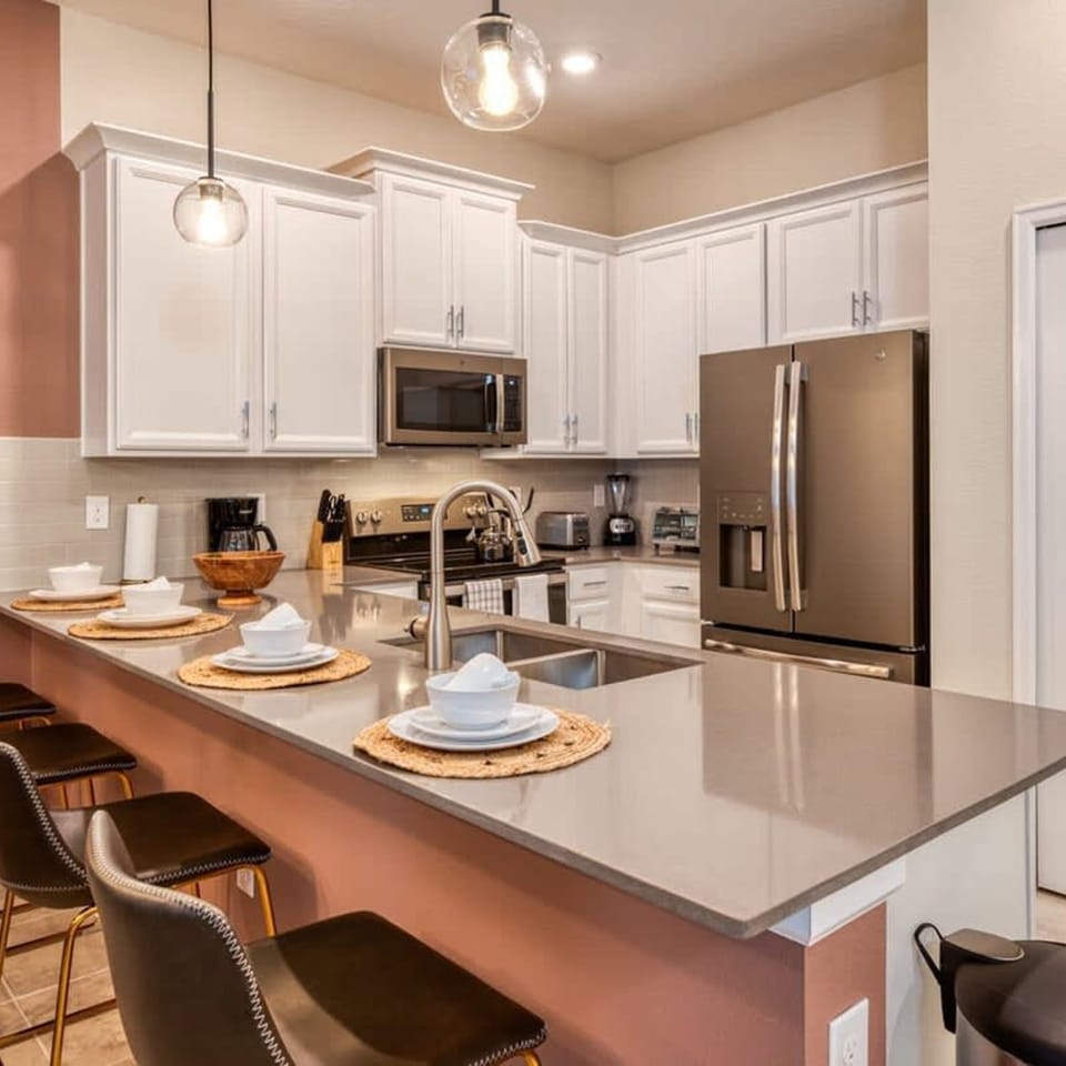 House | 2 bedrooms, desk