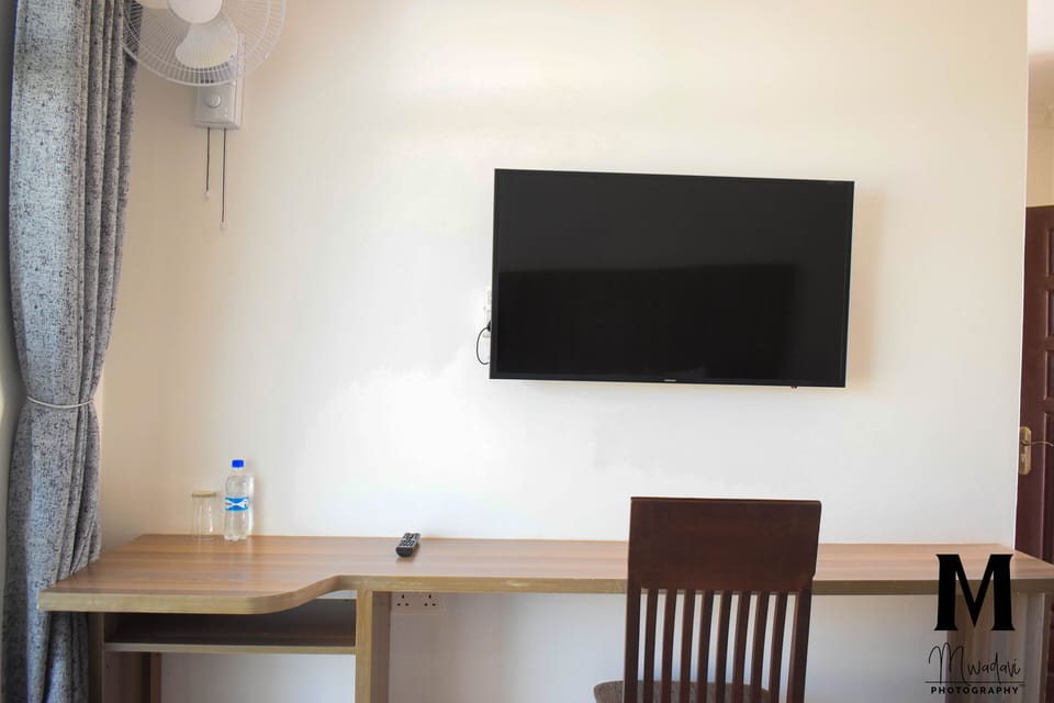 Blackout drapes, soundproofing, free WiFi