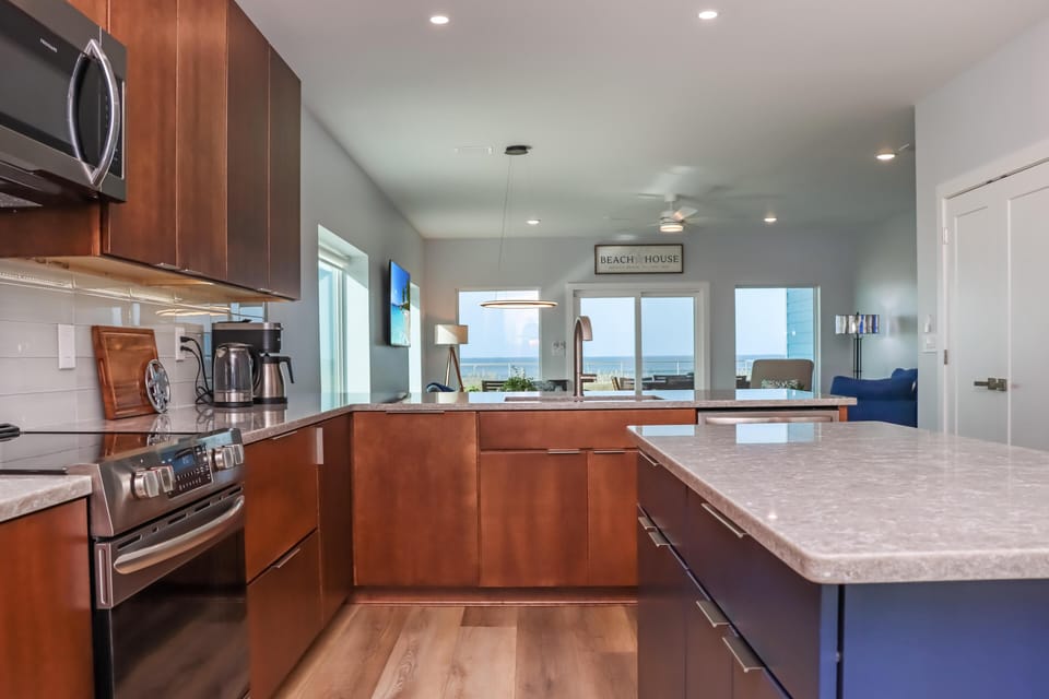 Townhome, Multiple Beds (Sea La Vie) | Private kitchen