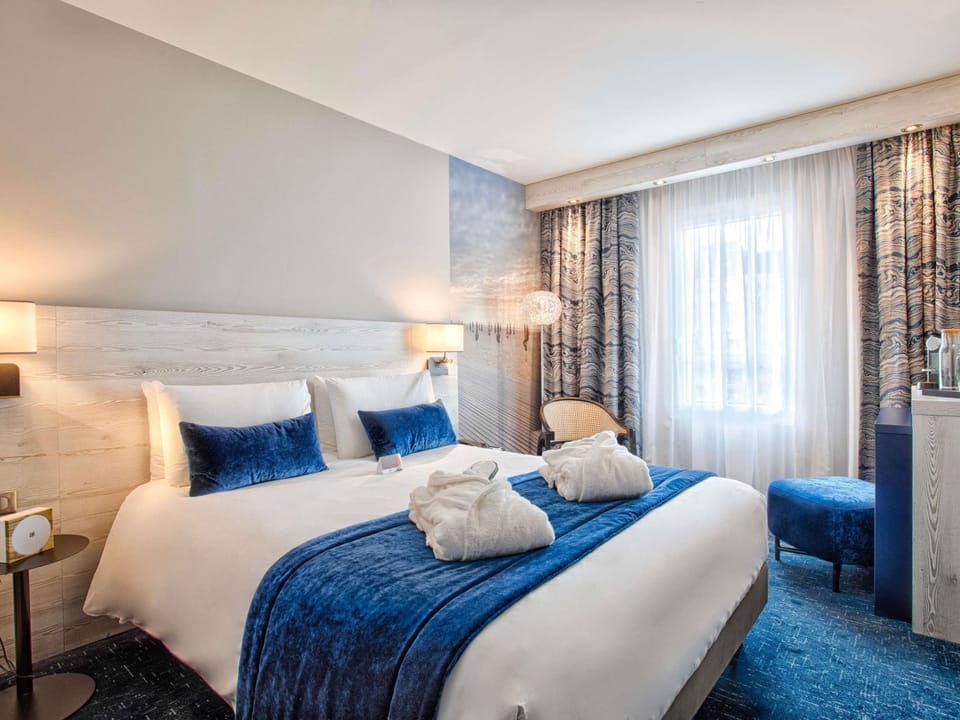 Privilege, Room, 1 Double Bed | Pillowtop beds, free minibar, in-room safe, desk